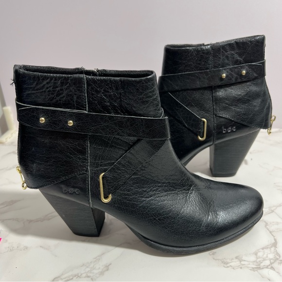 BOC Richardson Black Leather Chunky Heel Ankle Boots with Gold Accents -- 8.5 - Picture 2 of 11